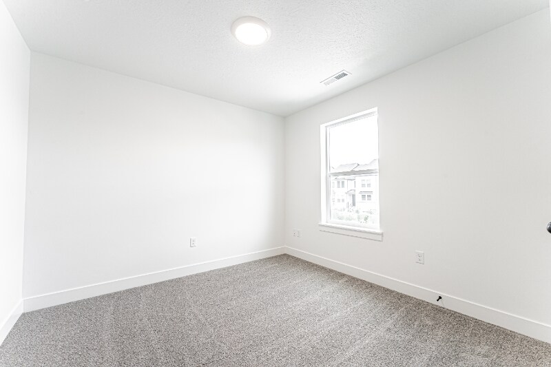 Building Photo - 3877 E 950 N
