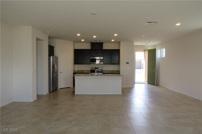 Building Photo - 2124 Del Aqua Ave