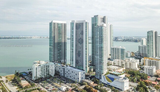 Building Photo - 650 NE 32nd St