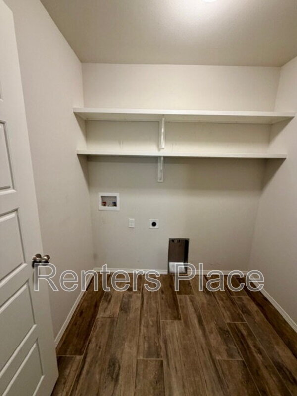 Building Photo - 1813 E Van Buren St