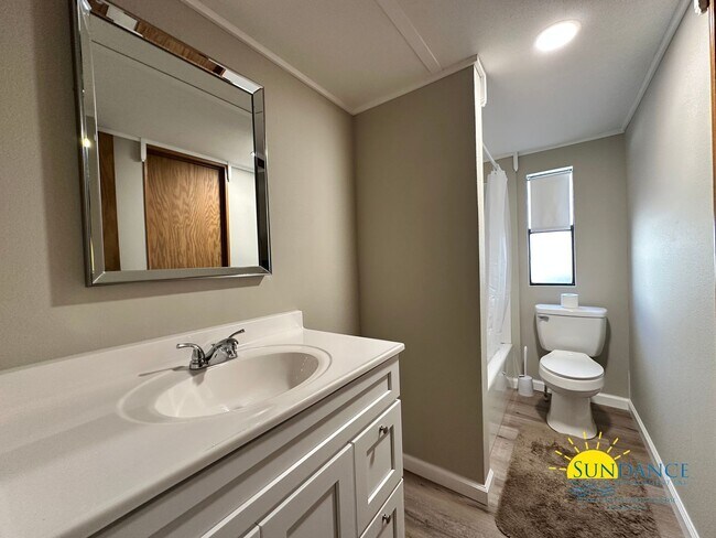 Building Photo - Centrally located 2 Bedroom Cottage in Fort Walton Beach!