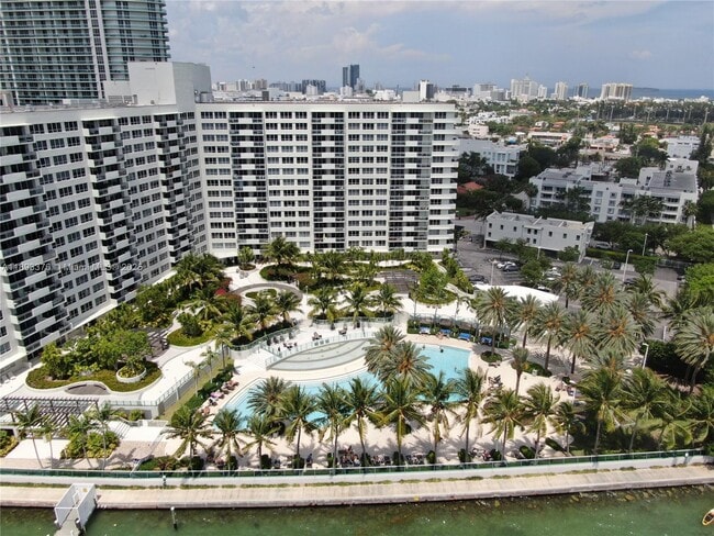 Building Photo - 1500 Bay Rd