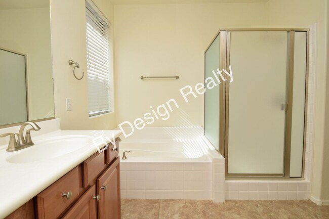 Building Photo - Immaculate Willow Ridge 4 Bedroom 2 Bath