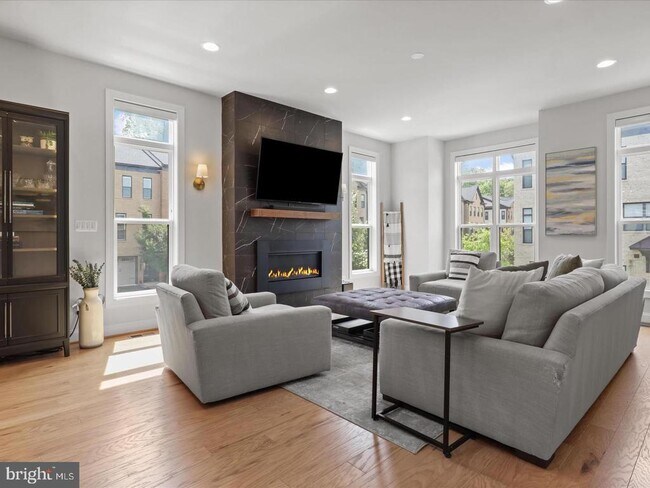 Building Photo - 12293 Sessile Commons