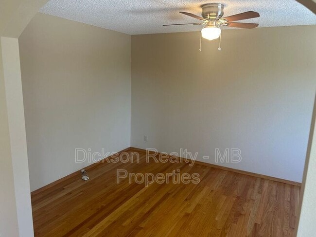 Building Photo - 1600 Alamo St