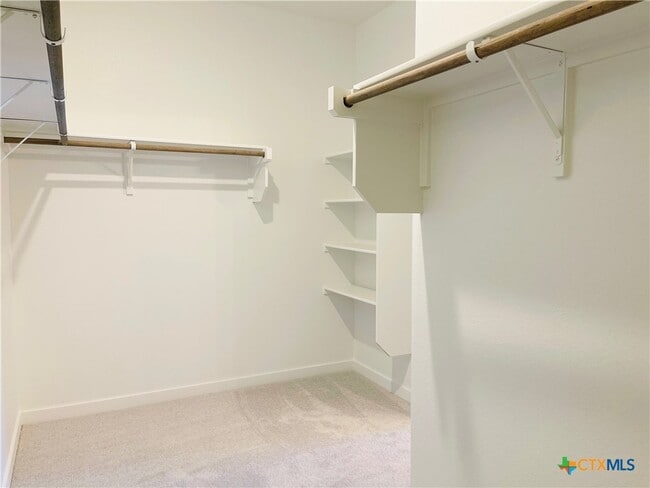 Building Photo - 914 Childress Dr