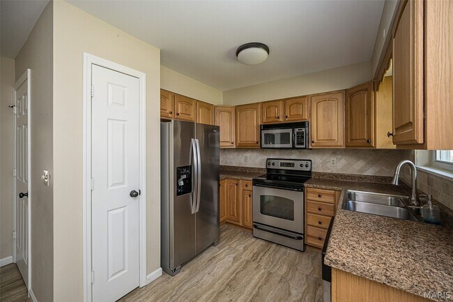 Building Photo - 2941 Park Valley Dr