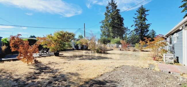 Building Photo - Absolutely Gorgeous 3 bd, 1 ba House locat...