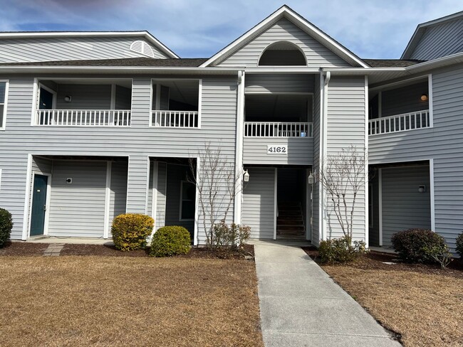 Building Photo - RENT SPECAIL*** $1400 For APRIL & MAY RENT.Breezewood Condo, 2 Brd/2bath Screen Porch! LVP wood f...