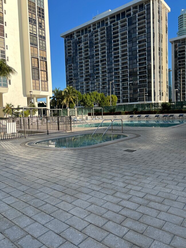 Building Photo - 1865 Brickell Ave