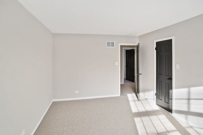 Building Photo - Renovated 4-Bedroom Home in Olympia Fields