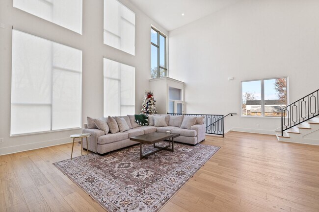 Building Photo - 712 N Magnolia St