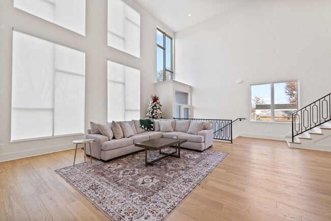 Building Photo - Fully Furnished in Argenta!