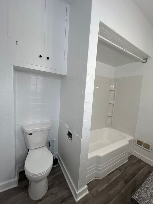 Building Photo - Remodeled 4-Bedroom, 1-Bathroom Home with Large Garage – $1,550/Month | Accepting Section 8