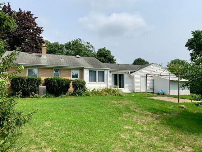 Building Photo - 14865 Pershing Dr