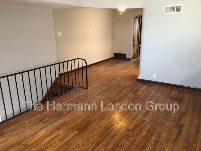 Building Photo - 4614-4616 Jamieson Avenue