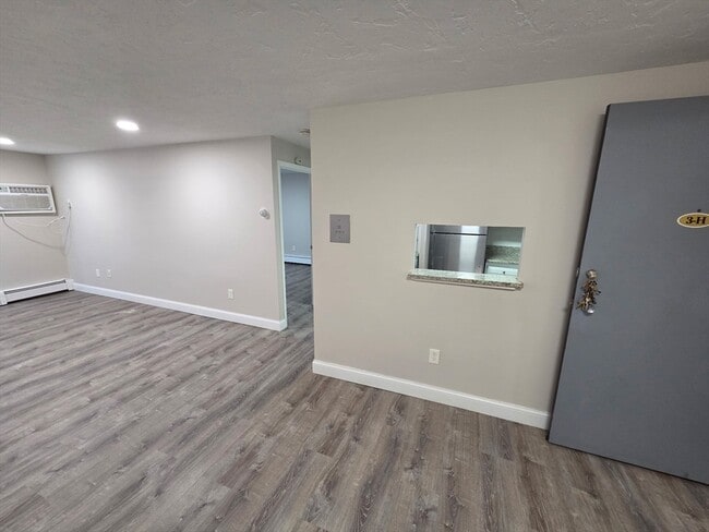 Building Photo - 25 Ekman St