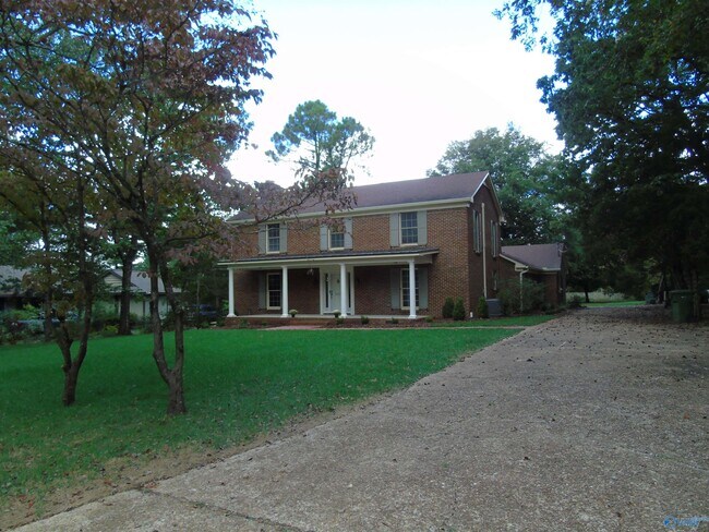 Building Photo - 3317 Lookout Dr SE