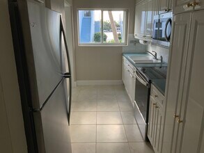 Building Photo - 425 Bayshore Dr