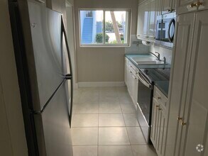 Building Photo - 425 Bayshore Dr