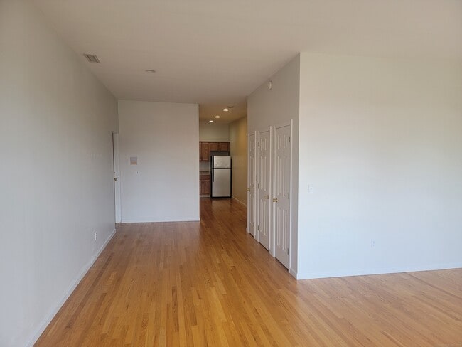 Building Photo - 1094 Main St