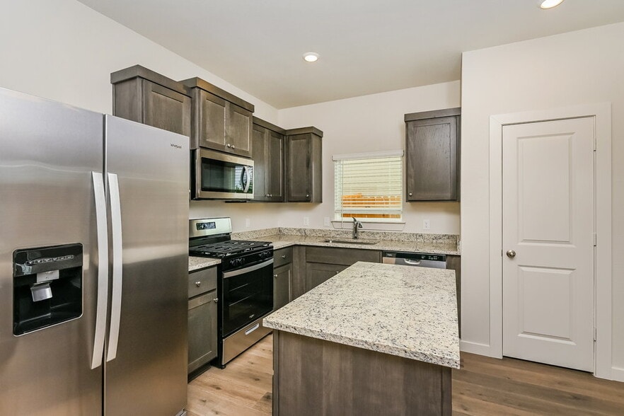 Building Photo - 1513 Harvester Dr