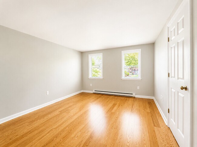 Building Photo - 9 Oakview Dr