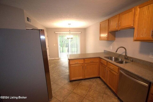 Building Photo - 10407 Pinoak View Dr