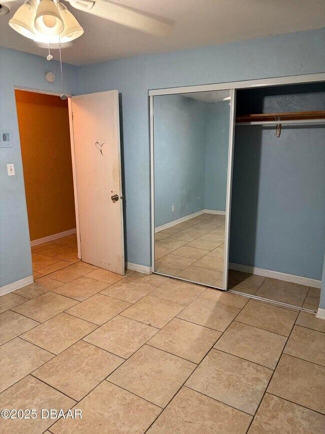 Building Photo - 2537 Coral Way W