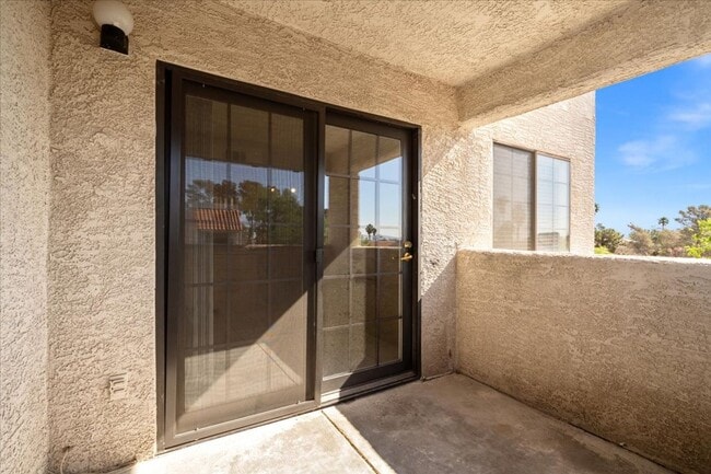 Building Photo - 2 bd, 2 bth Condo Ideal Summerlin location