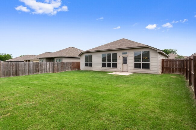 Building Photo - 8025 Hawthorn