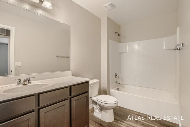 Building Photo - 4518 W Saddlebush Way