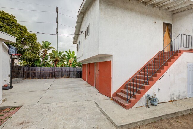 Building Photo - Spruce Ave Residences