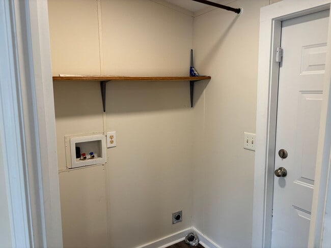 Building Photo - Basin Rock Mobile Home Park - Lexington- Please call the Lexington Office to schedule tours: 803-...