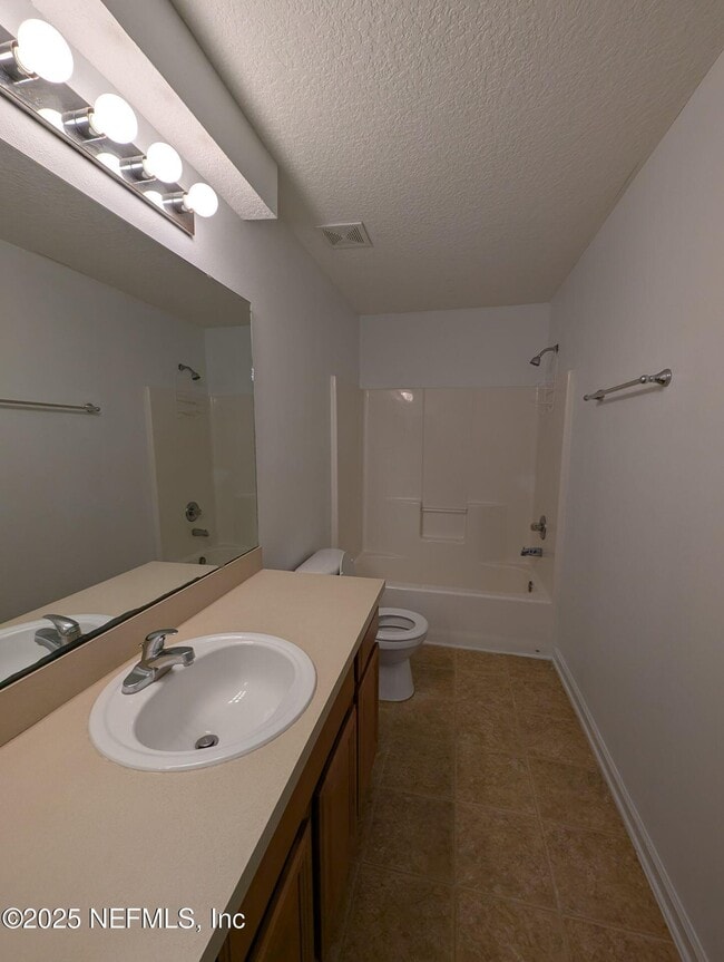 Building Photo - 546 Scrub Jay Dr