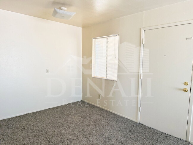 Building Photo - 1211 W Apache Trail