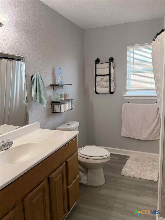 Building Photo - 7255 Woodlake Cir