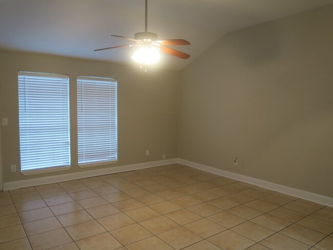 Building Photo - 1606 Quail Run