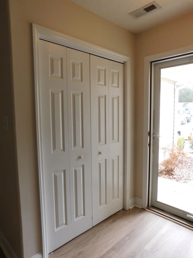 Building Photo - 221 Churchill Court - located in the Townes at Flamingo Oaks