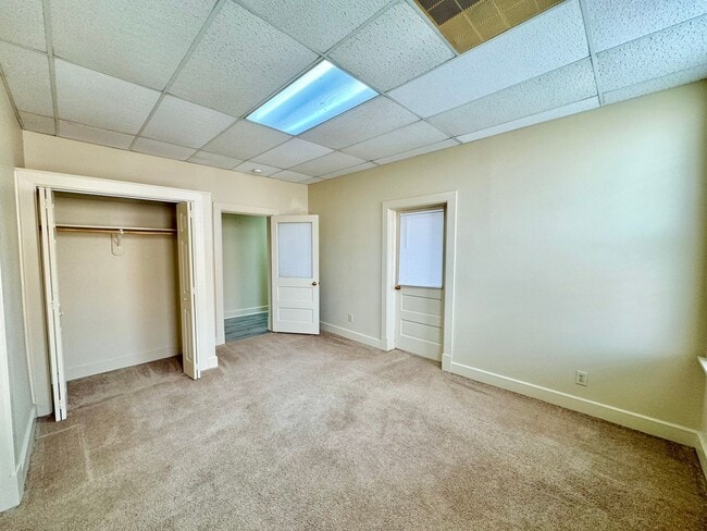 Building Photo - Downtown South Hill Apartment