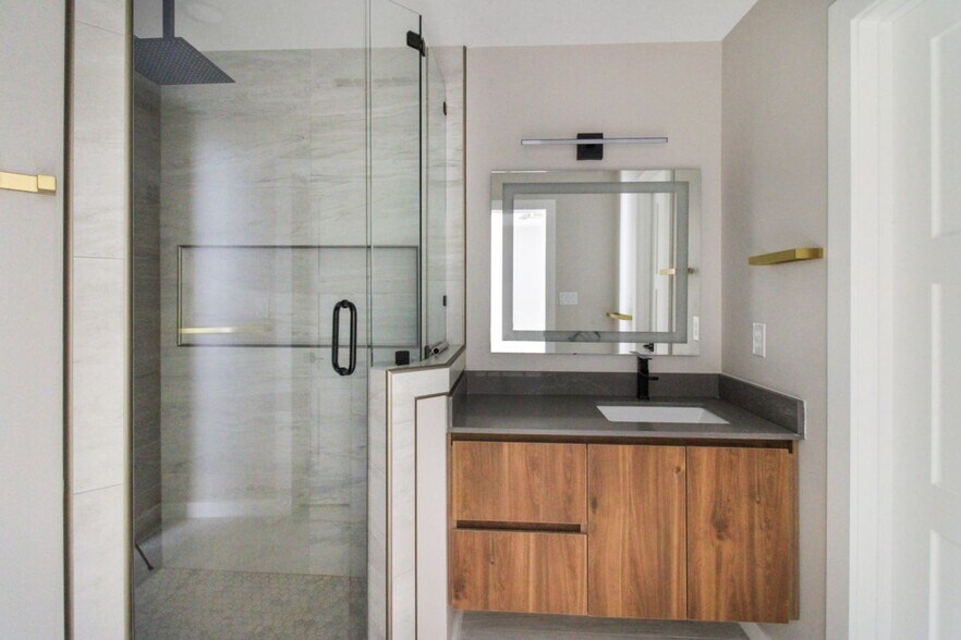 Building Photo - 2229 Corales St