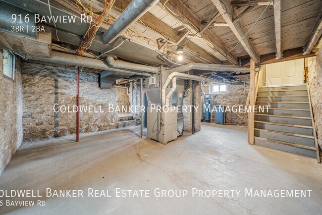 Building Photo - 916 Bayview Rd