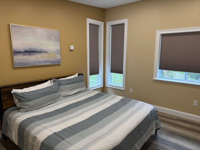 Building Photo - MOVE IN READY!!!!