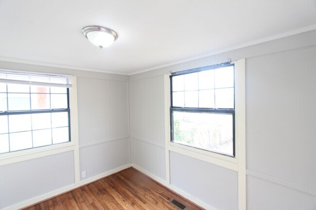 Building Photo - 1705 2nd Ct W