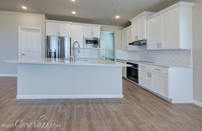 Building Photo - 877 Halford Ln