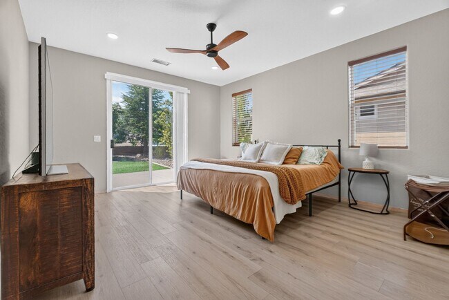 Building Photo - Amazing 5-Bedroom, 2.5-Bath Two Story Home in Stoneridge, PV