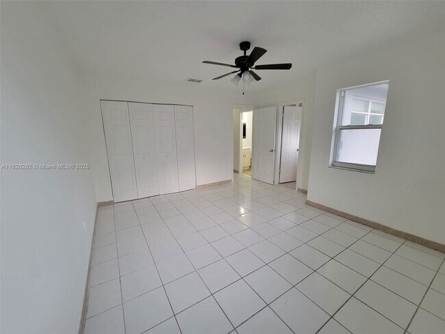 Building Photo - 3913 NW 76th Terrace