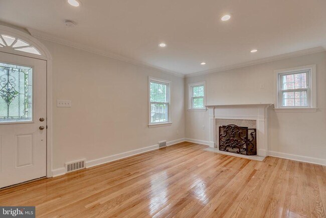 Building Photo - 3714 17th St NE