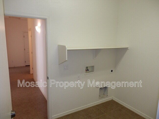 Building Photo - 3721 S Vineyard Ave