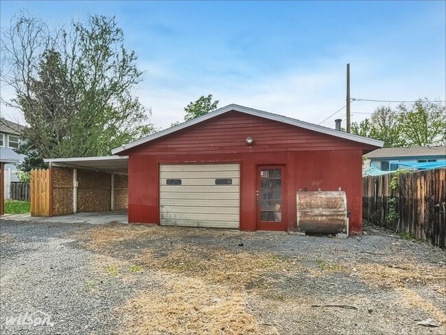 Building Photo - 904 S 48th Ave